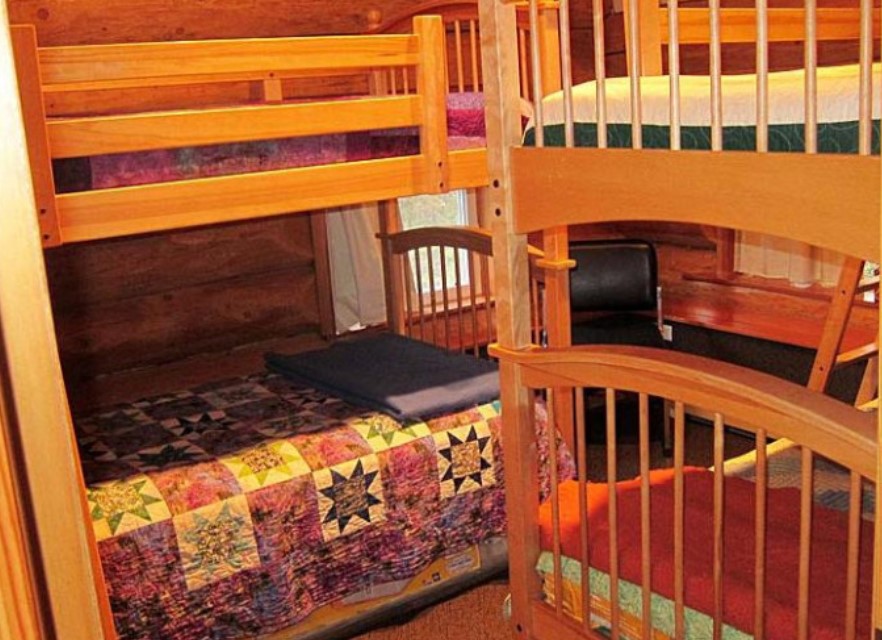 Jubilee Cabin Bedroom with Two Sets of Bunk Beds